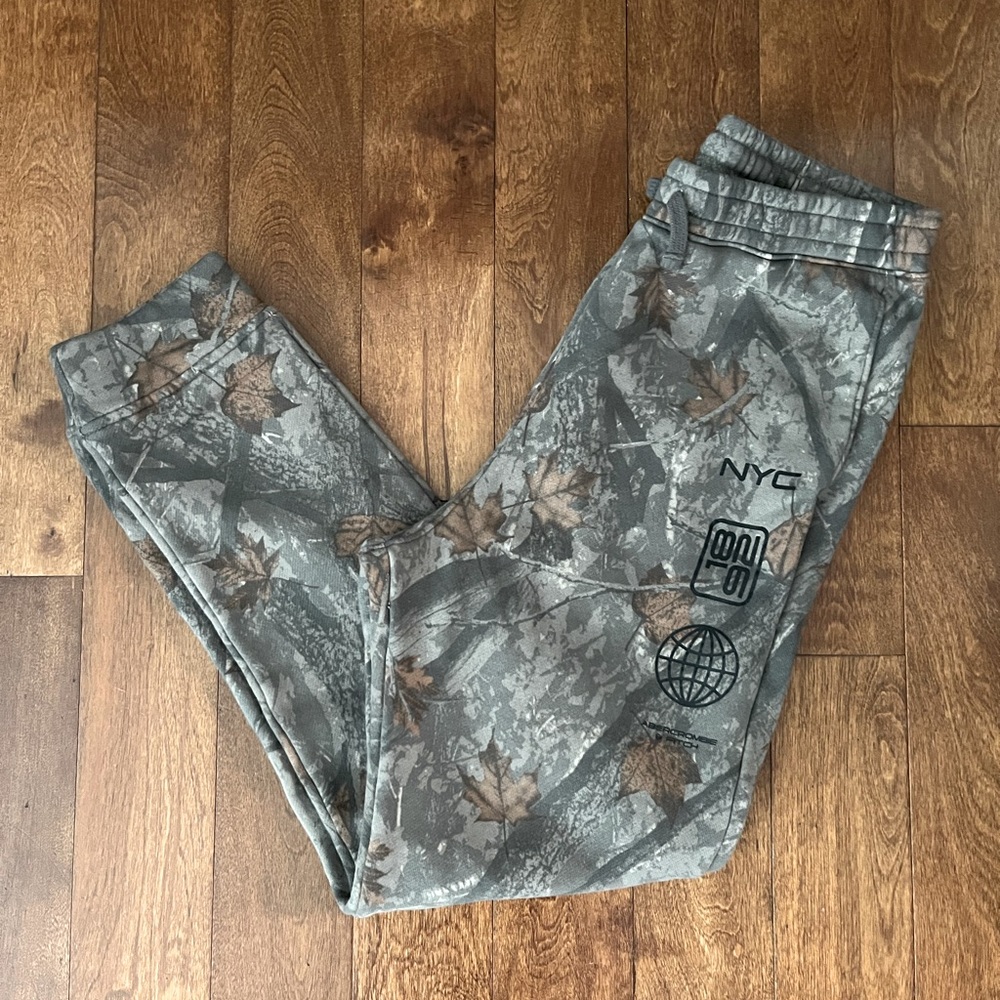 Abercrombie kids camo sweats